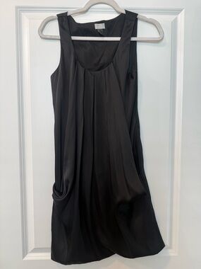 H&M Black Sleeveless Pleated Mini Dress